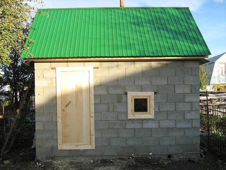 Шлакоблоки — удачное решение для строительства дачи и гаража