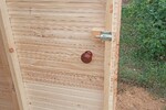 дверь с фурнитурой для туалета деревянного